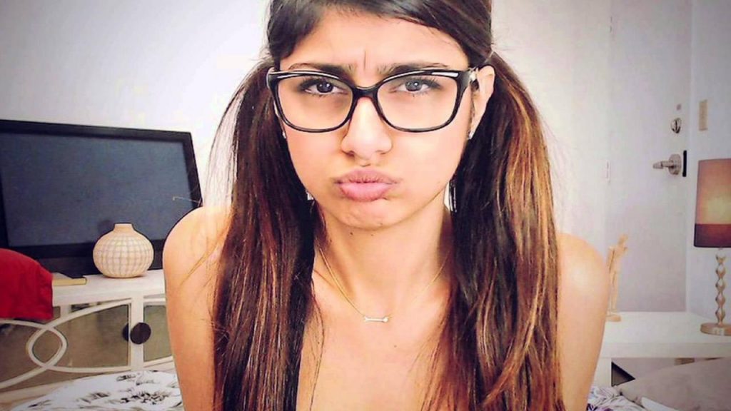 mia-khalifa-xlovecam-2