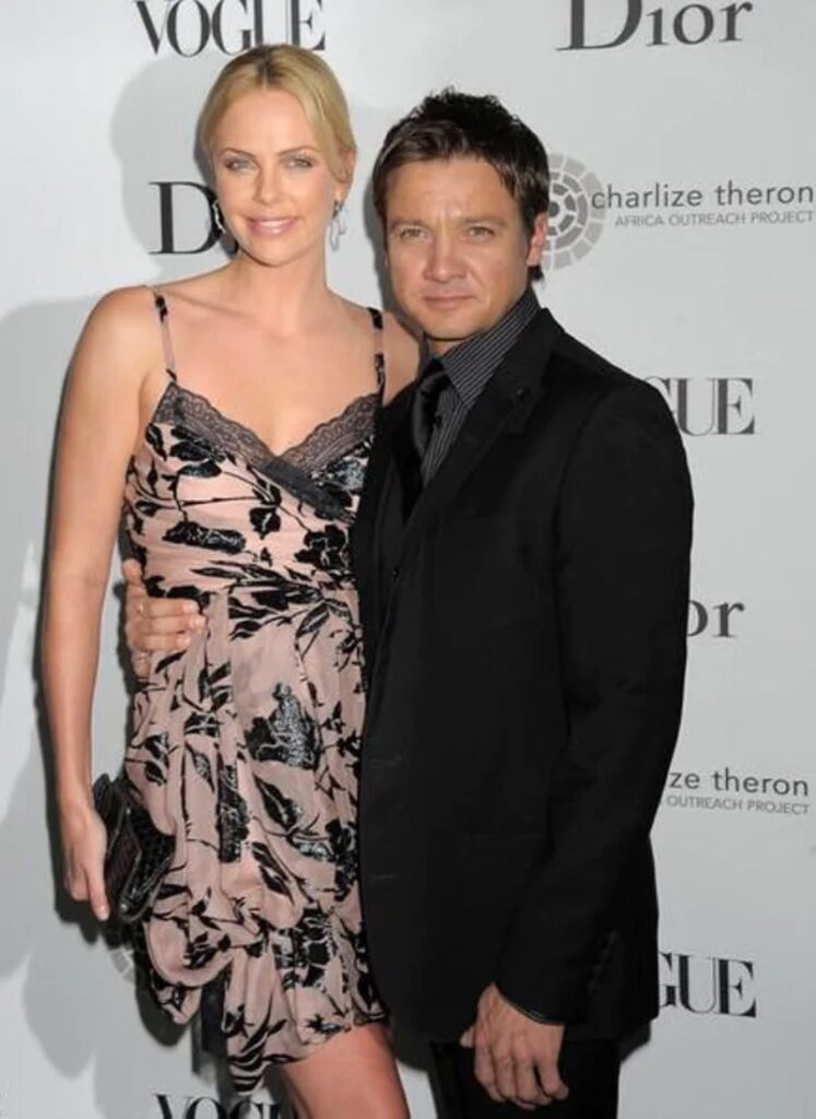 jeremy-renner-modern milf