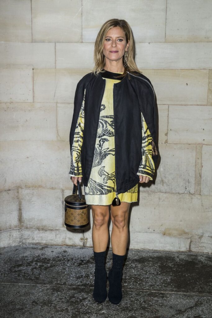 marina-fois-louis-vuitton-show-paris-modern-milf-elegante