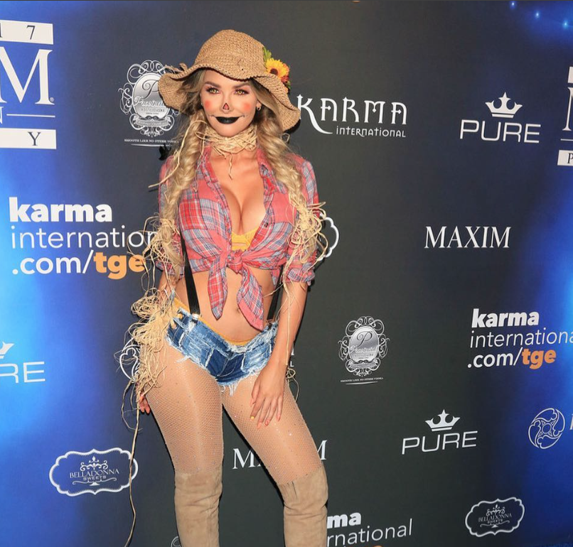 emily sears - épouvantail - magicien d oz - soirée maxim halloween 2017 - costumes - deguisements - sexy - modern milf