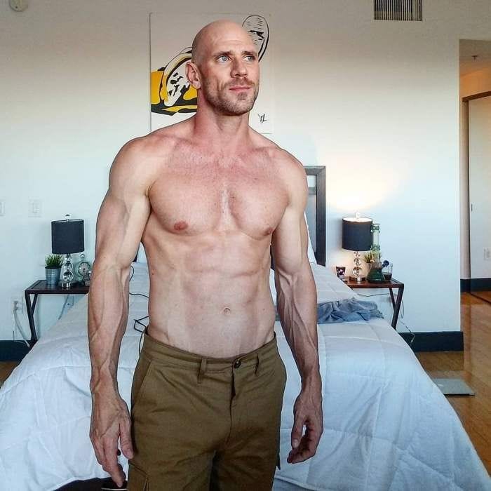 acteur-porno-harder-sexe-2023-chauve-xlovecam