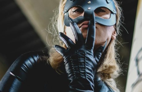 pexels-james-superschoolnews-fetichisme-kink-latex-lapin-bdsm-xlovecam