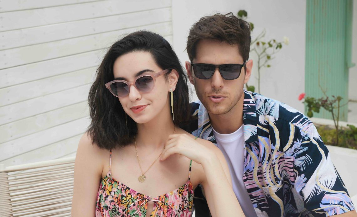 pexels-glassesshop-aandacht-in-de-koppel-xlovecam