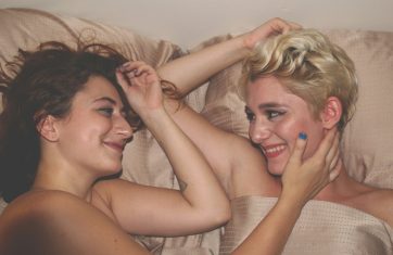 Zachte en harde lesbische pornografie