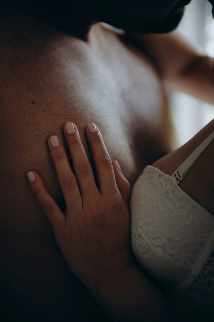 pexels-ana-maria-moroz--relation-pansement-les-signes-couple-xlovecam pexels-ana-maria-moroz--relation-pansement-les-signes-couple-xlovecam