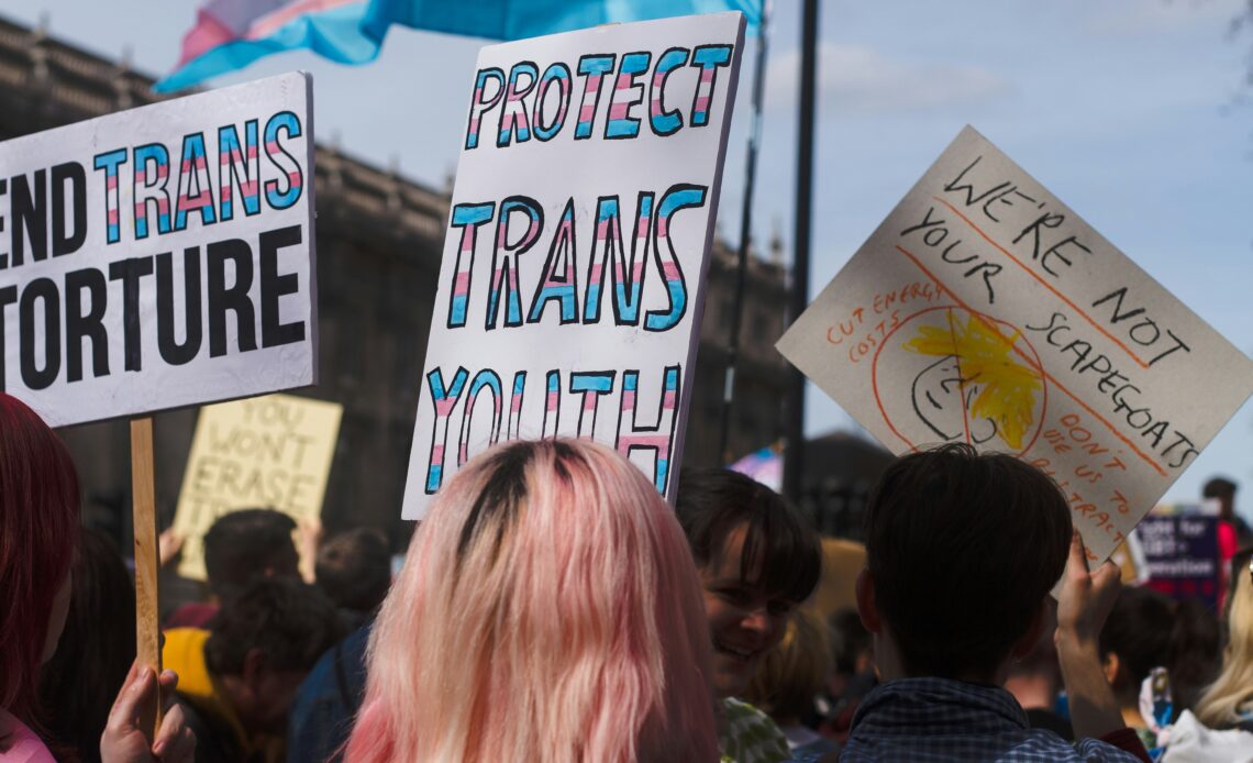 Manifestação pelos direitos dos jovens transexuais